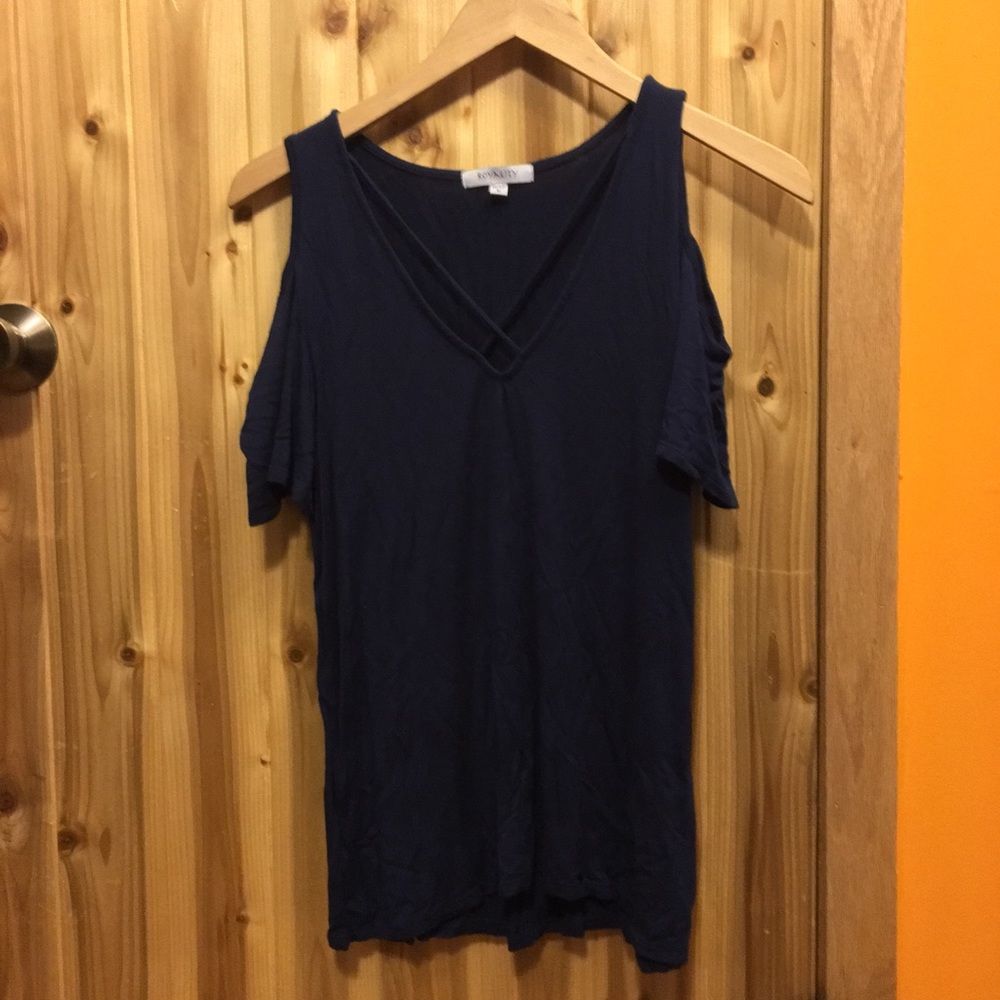 Short sleeve cold shoulder top
